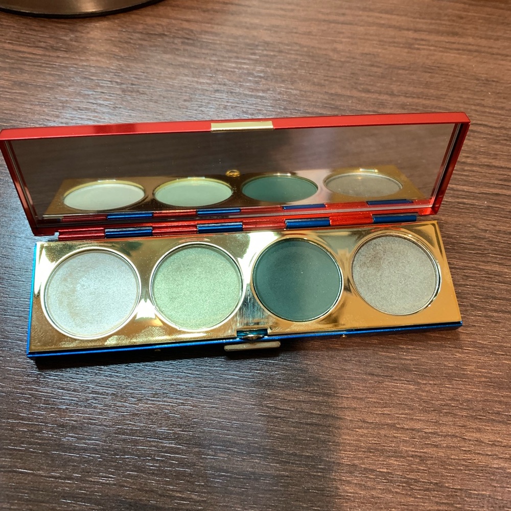 MAC cosmetics Wonder Woman palette